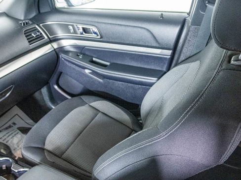 Used 2019 Ford Explorer XLT image 35