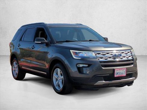 Used 2019 Ford Explorer XLT w/ Equipment Group 202A image 3