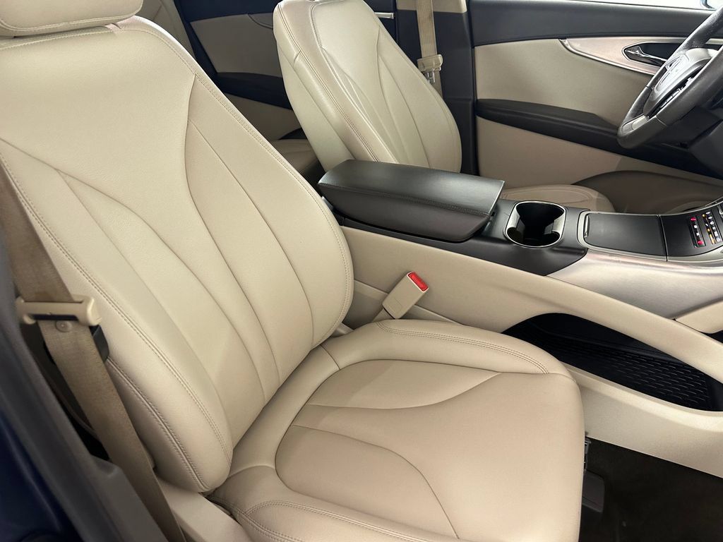 Used 2019 Lincoln Nautilus Premier AWD/4WD image 28