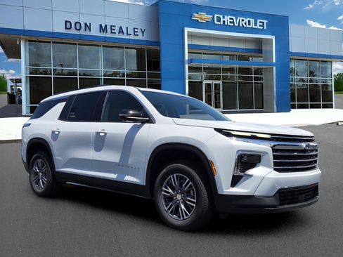 New 2026 Chevrolet Traverse LT w/ Driver Confidence Package AWD/4WD image 1