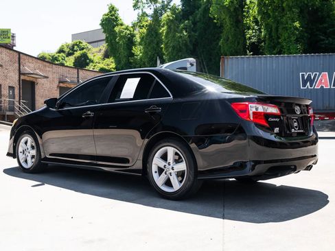 Used 2014 Toyota Camry SE FWD image 6