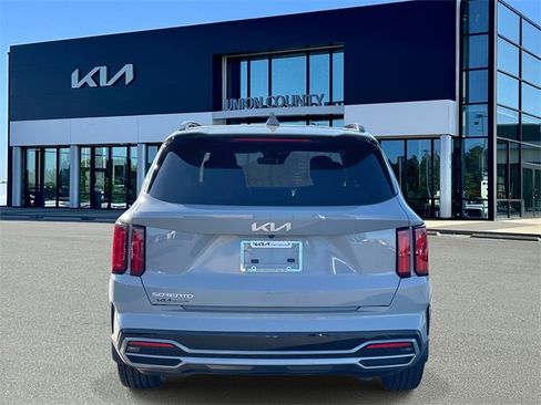 Used 2023 Kia Sorento SX image 11