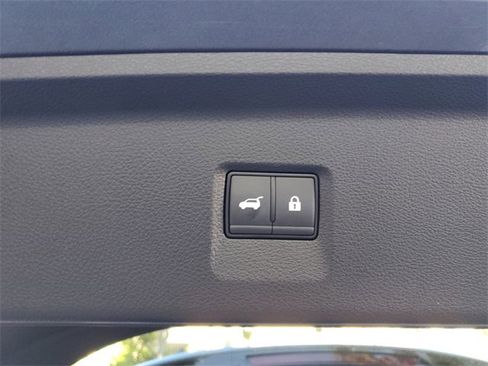 Certified 2025 INFINITI QX60 Luxe w/ Lighting Package (N94) image 8