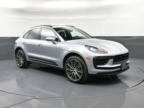 Certified 2026 Porsche Macan AWD/4WD image 10