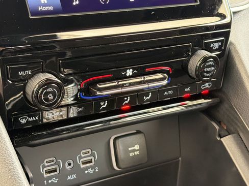 Used 2025 Jeep Grand Cherokee Laredo X RWD image 18