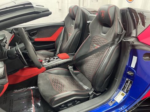 Used 2020 Lamborghini Huracan EVO image 22