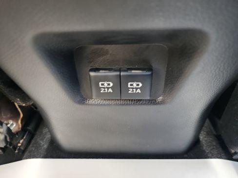 Used 2020 Toyota RAV4 XLE w/ Carpet Mat Package image 26