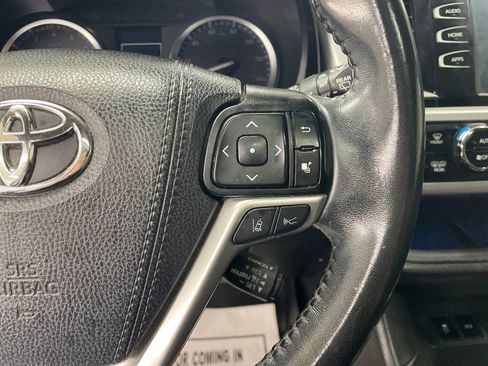Used 2019 Toyota Highlander SE image 20