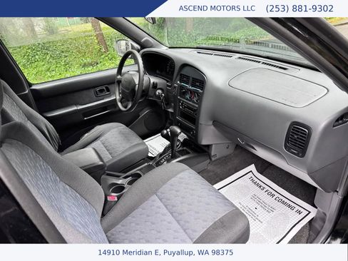 Used 1997 Nissan Pathfinder LE image 11
