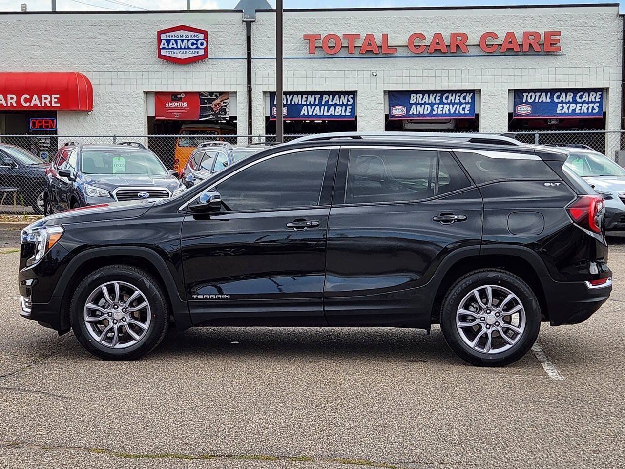 Used 2022 GMC Terrain SLT AWD/4WD image 2