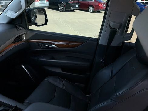 Used 2019 Cadillac Escalade ESV Premium Luxury AWD/4WD image 46