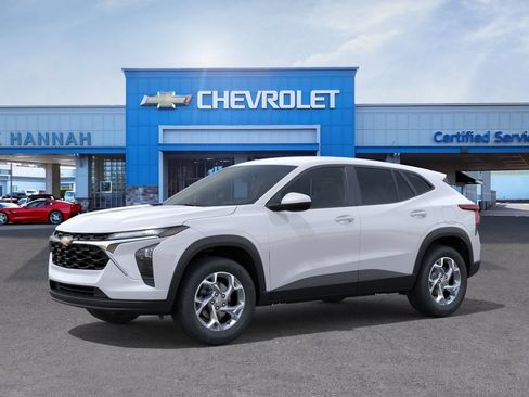 New 2026 Chevrolet Trax LS w/ LS Convenience Package FWD image 2