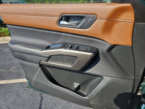 Used 2025 Nissan Pathfinder Platinum FWD image 33