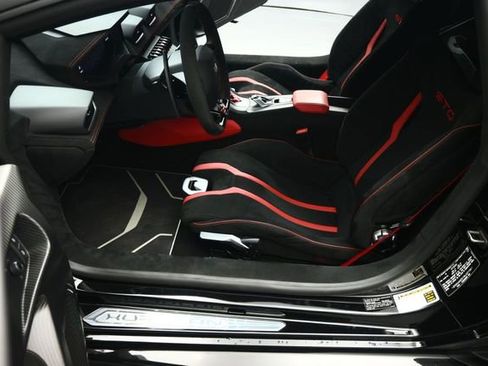 Used 2022 Lamborghini Huracan STO RWD image 38