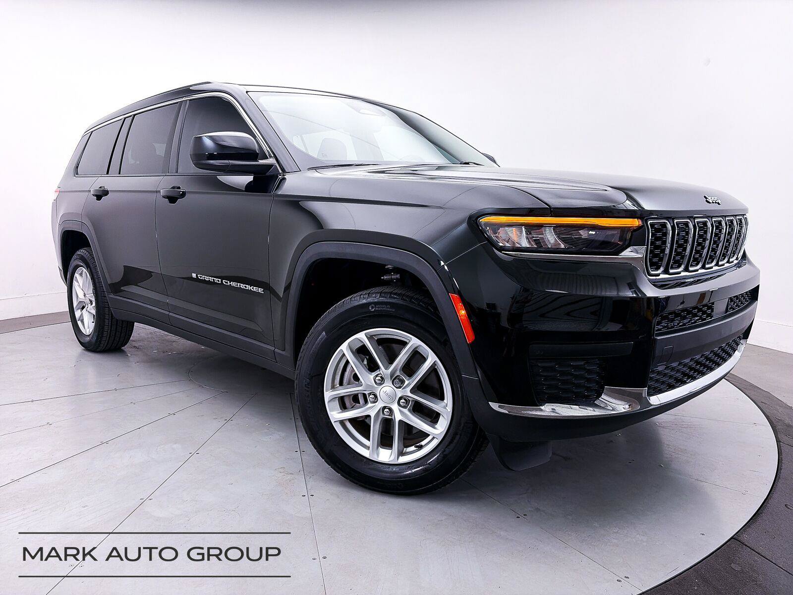 Used 2023 Jeep Grand Cherokee L Laredo w/ Luxury Tech Group I AWD/4WD image 1