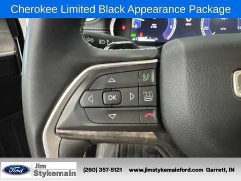Used 2024 Jeep Grand Cherokee Limited w/ Black Appearance Package AWD/4WD image 17