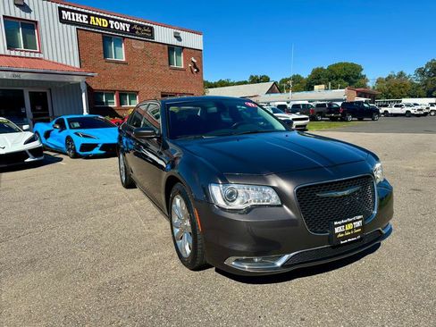 Used 2017 Chrysler 300 Limited w/ Value Package image 3