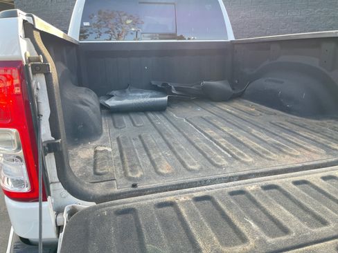 Used 2019 RAM 1500 Big Horn AWD/4WD image 12