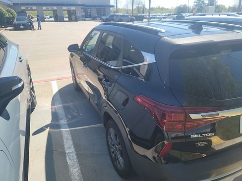 Used 2021 Kia Seltos S FWD image 6