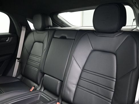 Certified 2025 Porsche Cayenne Turbo GT AWD/4WD image 6