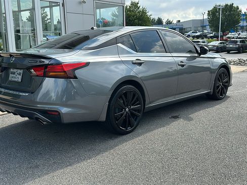 Used 2022 Nissan Altima 2.5 SR w/ Midnight Edition Package FWD image 8