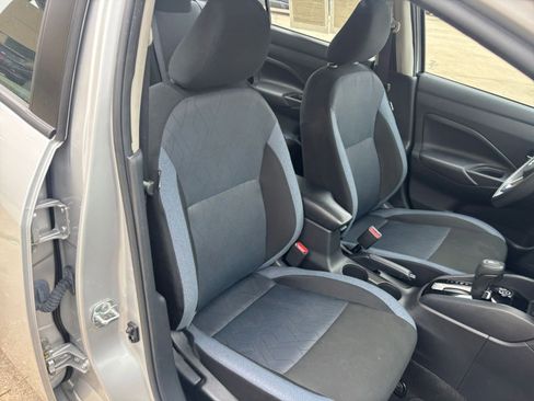Used 2025 Nissan Versa SV FWD image 34