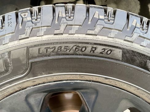 Used 2019 RAM 2500 Big Horn w/ Black Appearance Package image 10