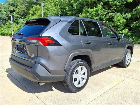 Used 2022 Toyota RAV4 LE AWD/4WD image 6