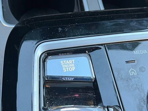 Used 2023 BMW 740i w/ Executive Package image 23