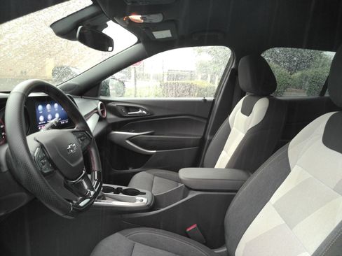 Certified 2024 Chevrolet Trax RS w/ Driver Confidence Package FWD image 10
