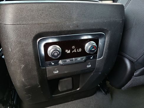 Used 2024 GMC Yukon XL Denali AWD/4WD image 17