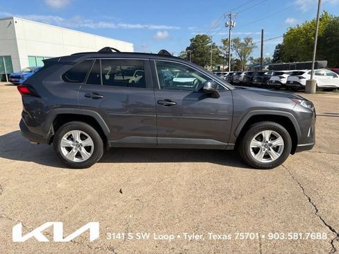 Used 2020 Toyota RAV4 XLE w/ Convenience Package FWD image 5