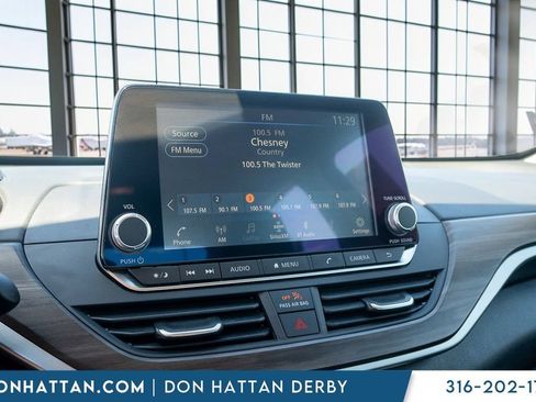 Used 2025 Nissan Altima 2.5 SV FWD image 9
