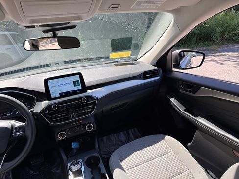 Used 2022 Ford Escape SE image 36
