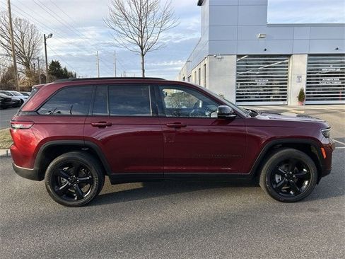 Used 2023 Jeep Grand Cherokee Altitude image 9