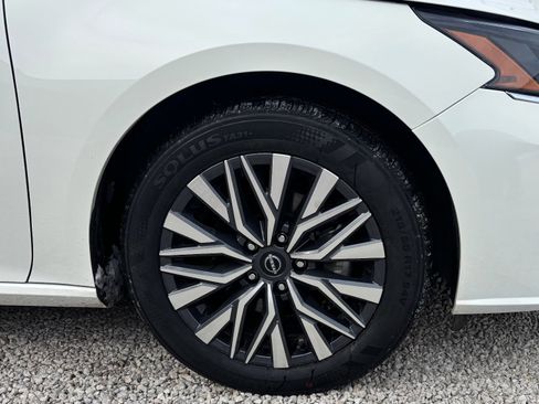 Used 2025 Nissan Altima 2.5 SV image 17