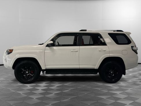 Used 2019 Toyota 4Runner SR5 AWD/4WD image 5