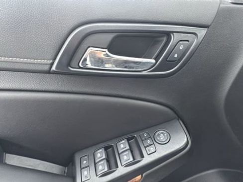 Used 2019 Chevrolet Suburban Premier image 21