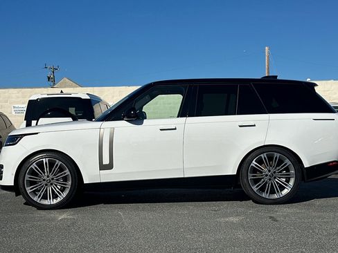 New 2025 Land Rover Range Rover SE image 2