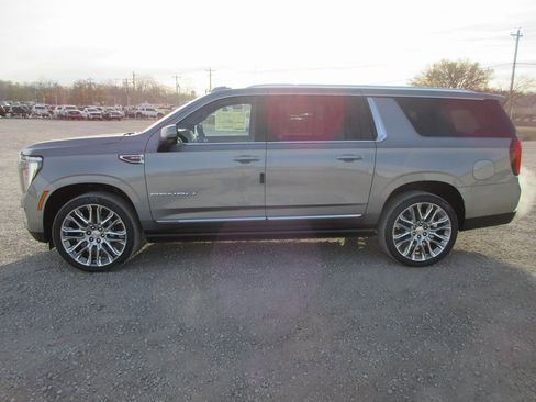 New 2026 GMC Yukon XL Denali w/ Denali Reserve Package image 8