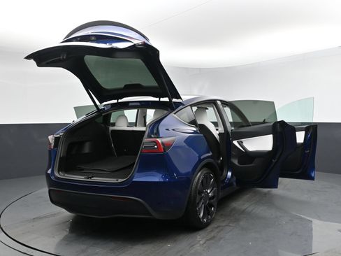 Used 2022 Tesla Model Y Performance AWD/4WD image 29