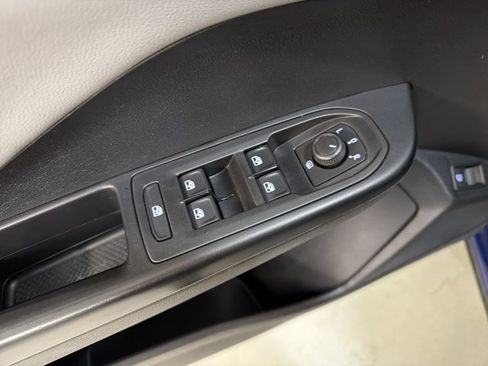 Certified 2023 Volkswagen Taos SE w/ Panoramic Sunroof Package FWD image 18
