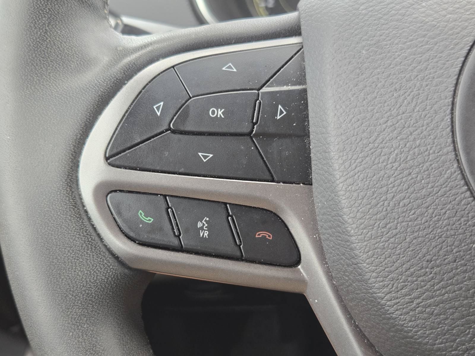 Used 2022 Jeep Cherokee Latitude Lux FWD image 23