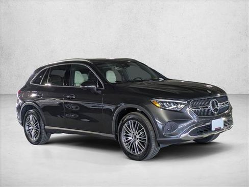 Certified 2025 Mercedes-Benz GLC 300 image 3