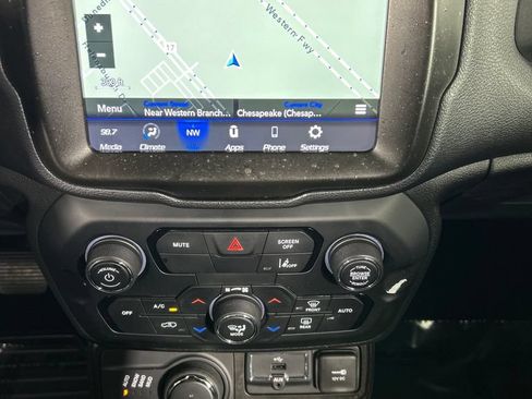Used 2023 Jeep Renegade Latitude AWD/4WD image 14