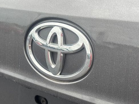 Used 2022 Toyota Highlander XLE FWD image 36