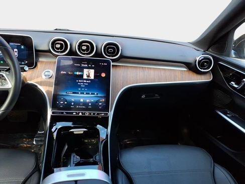 Used 2025 Mercedes-Benz C 300 Sedan image 13