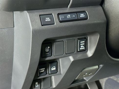 Used 2023 Nissan Frontier SV w/ SV Premium Package image 11