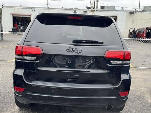 Used 2019 Jeep Grand Cherokee Altitude AWD/4WD image 10
