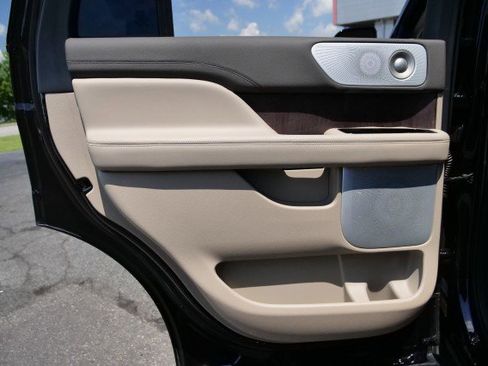 Used 2023 Lincoln Navigator Reserve AWD/4WD image 38